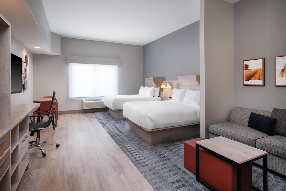 Suite, 2 Queen Beds, Sofa, Kitchenette, Large