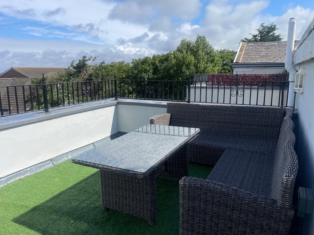 Beach House 3 Bed Penthouse Apartment 47/50