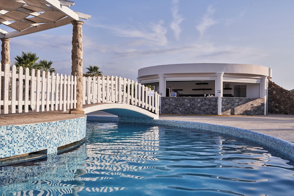 Sandy Beach Resort 8/63