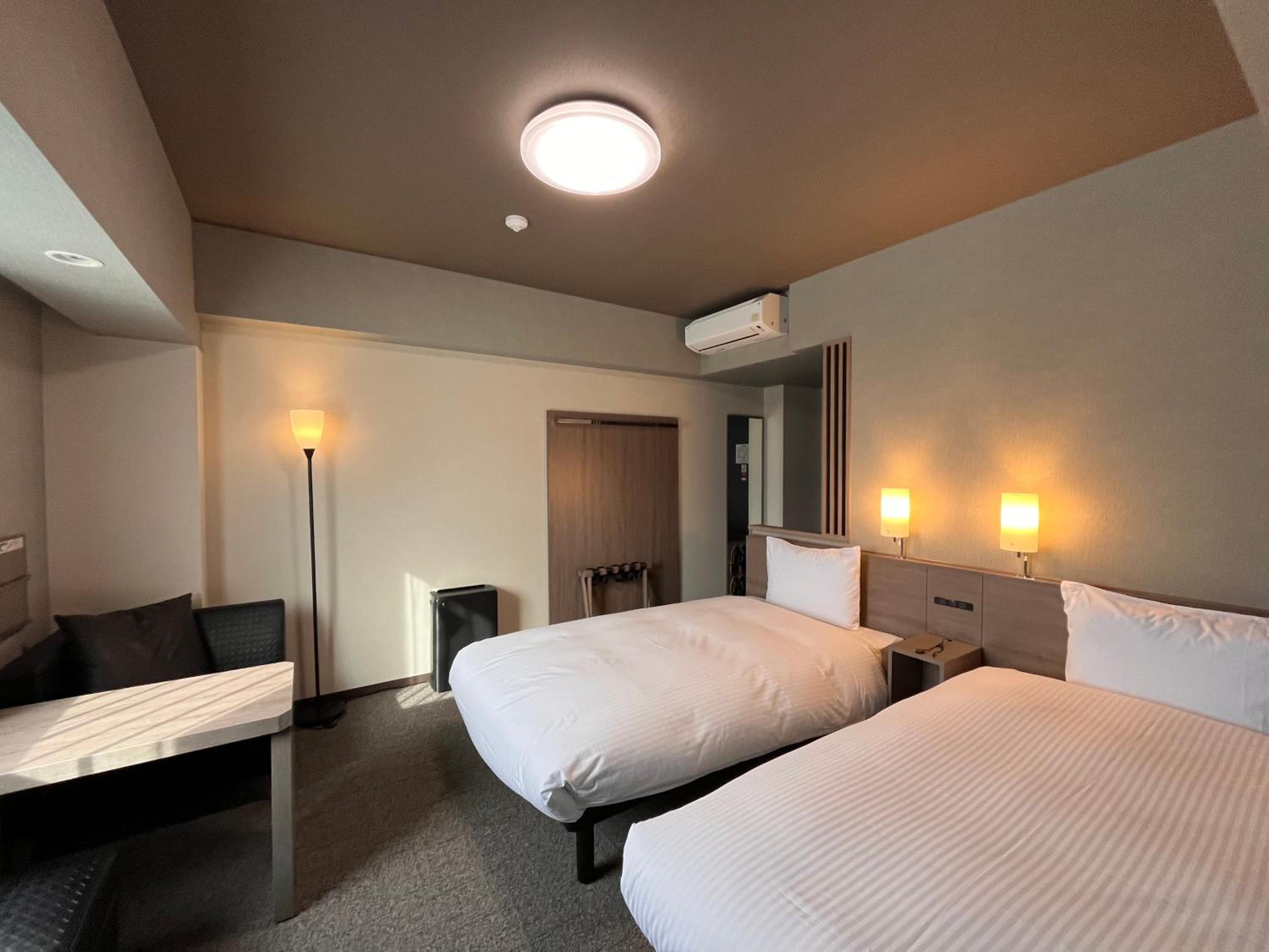 Room, Twin Beds, Electronic Cigarette Only, Smoking