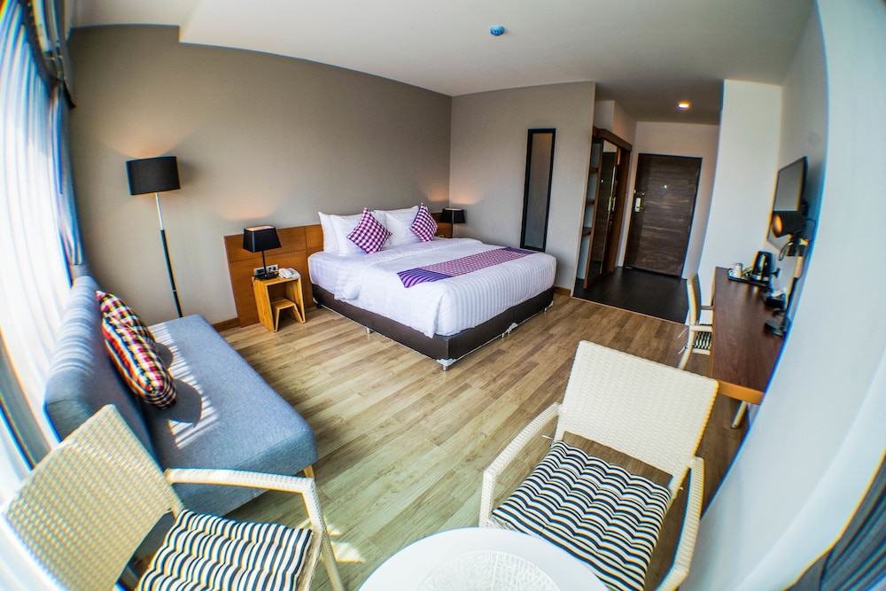 Comet Hotel Suratthani 12/26