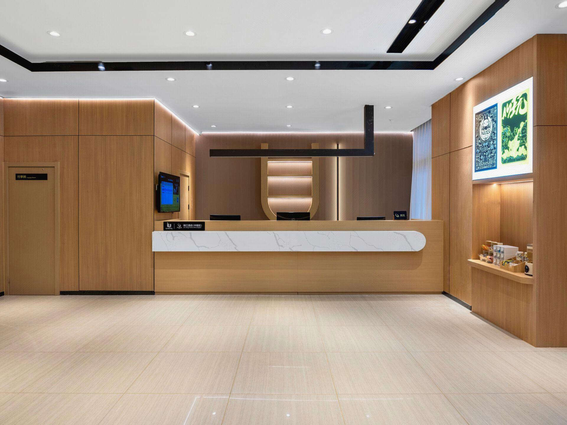 IU Hotel Baoding Goverment Branch 11/52