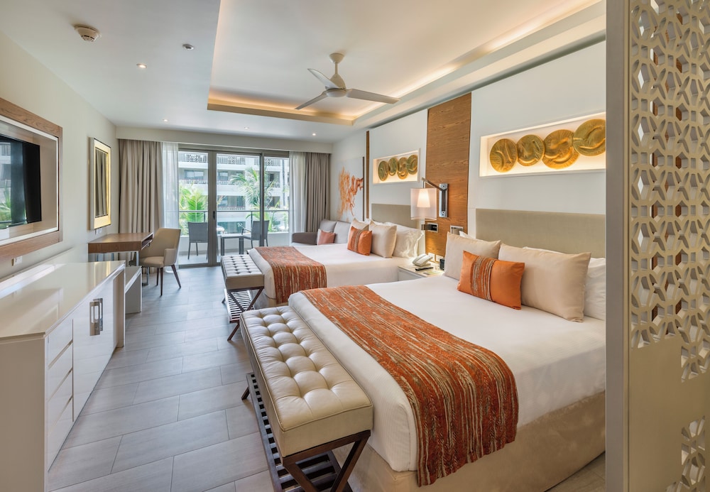 Diamond Club, Junior Suite, Luxury, 2 Queen Beds, Sofa، Royalton Bavaro, An Autograph Collection All Inclusive Resort and Casino 2/4