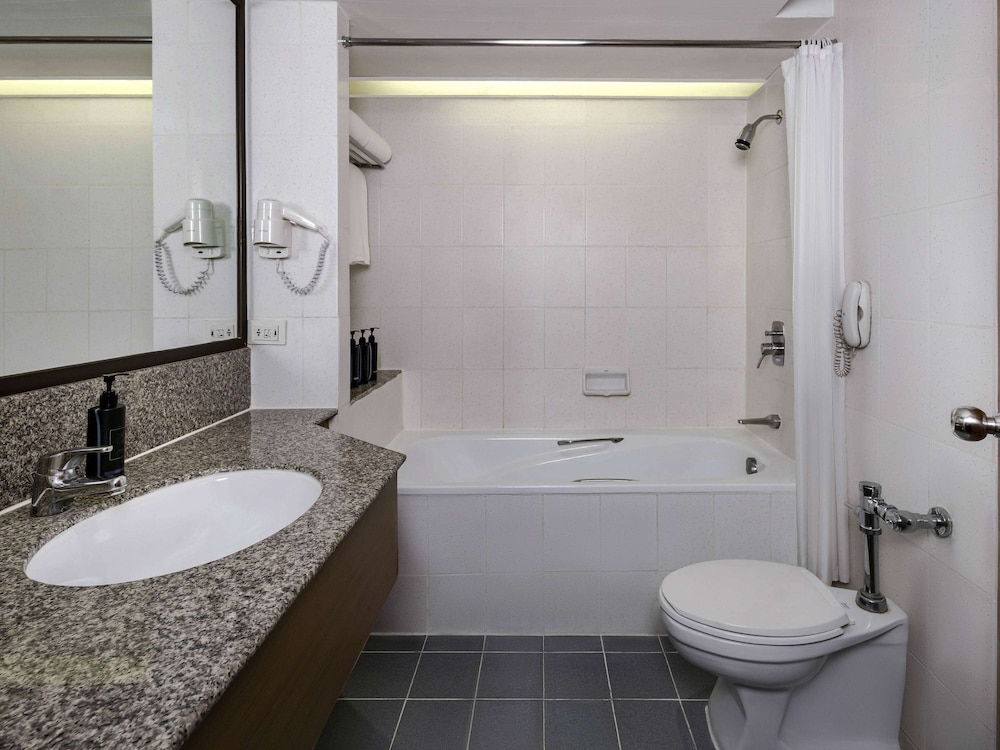 Grand Mercure Bangkok Atrium 71/72