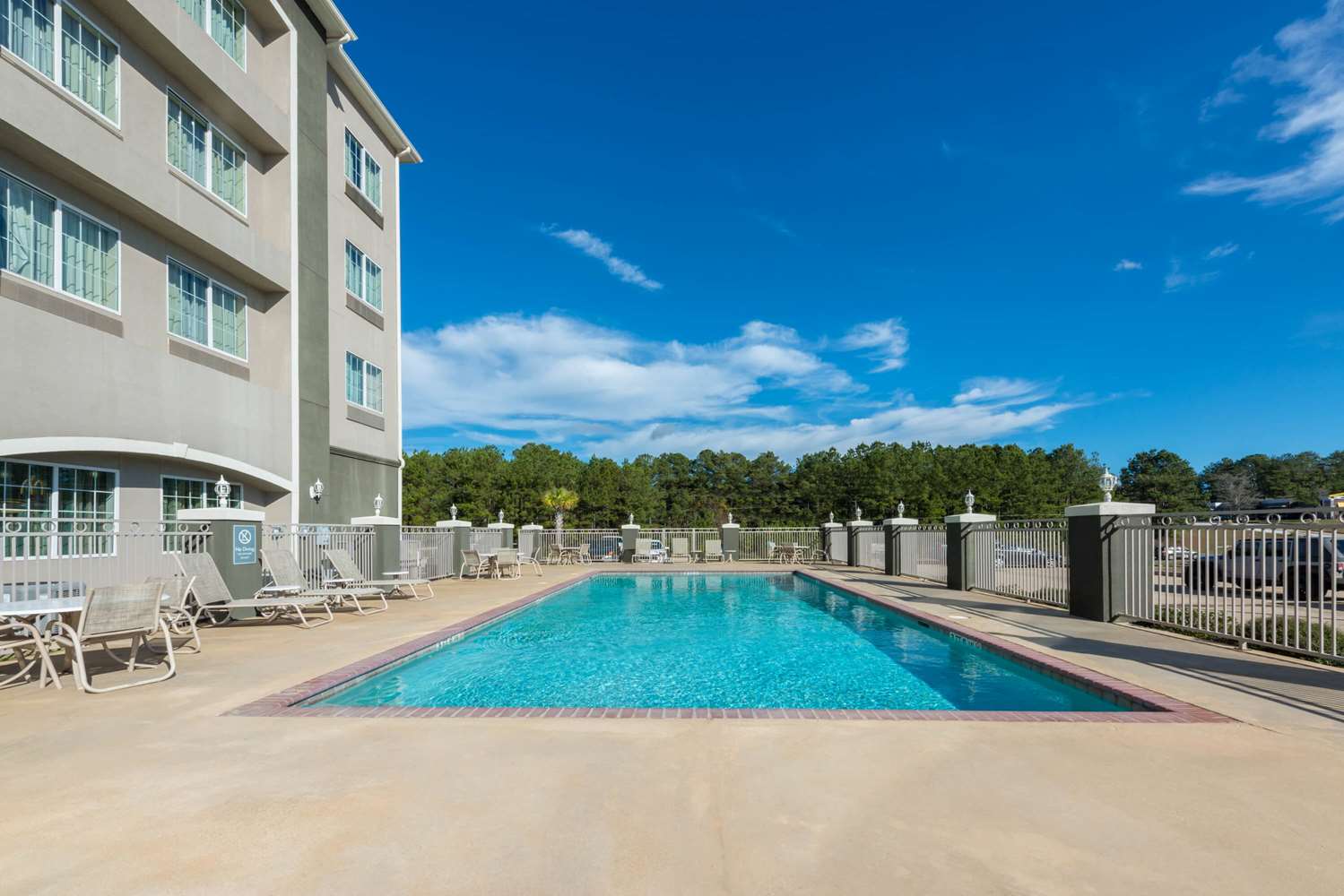 La Quinta Inn & Suites by Wyndham Leesville Ft. Polk 46/50
