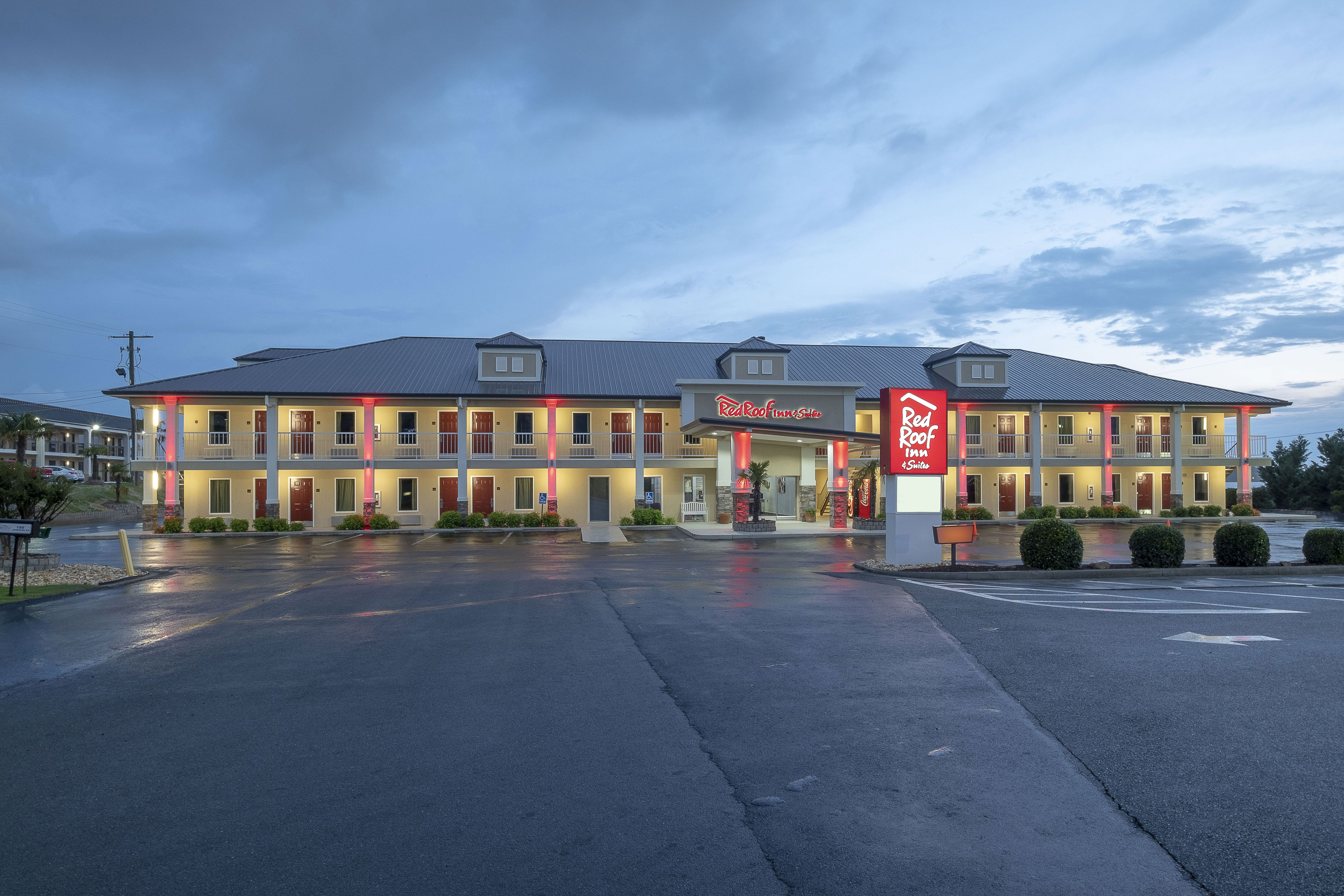 Red Roof Inn & Suites Calhoun 2/34