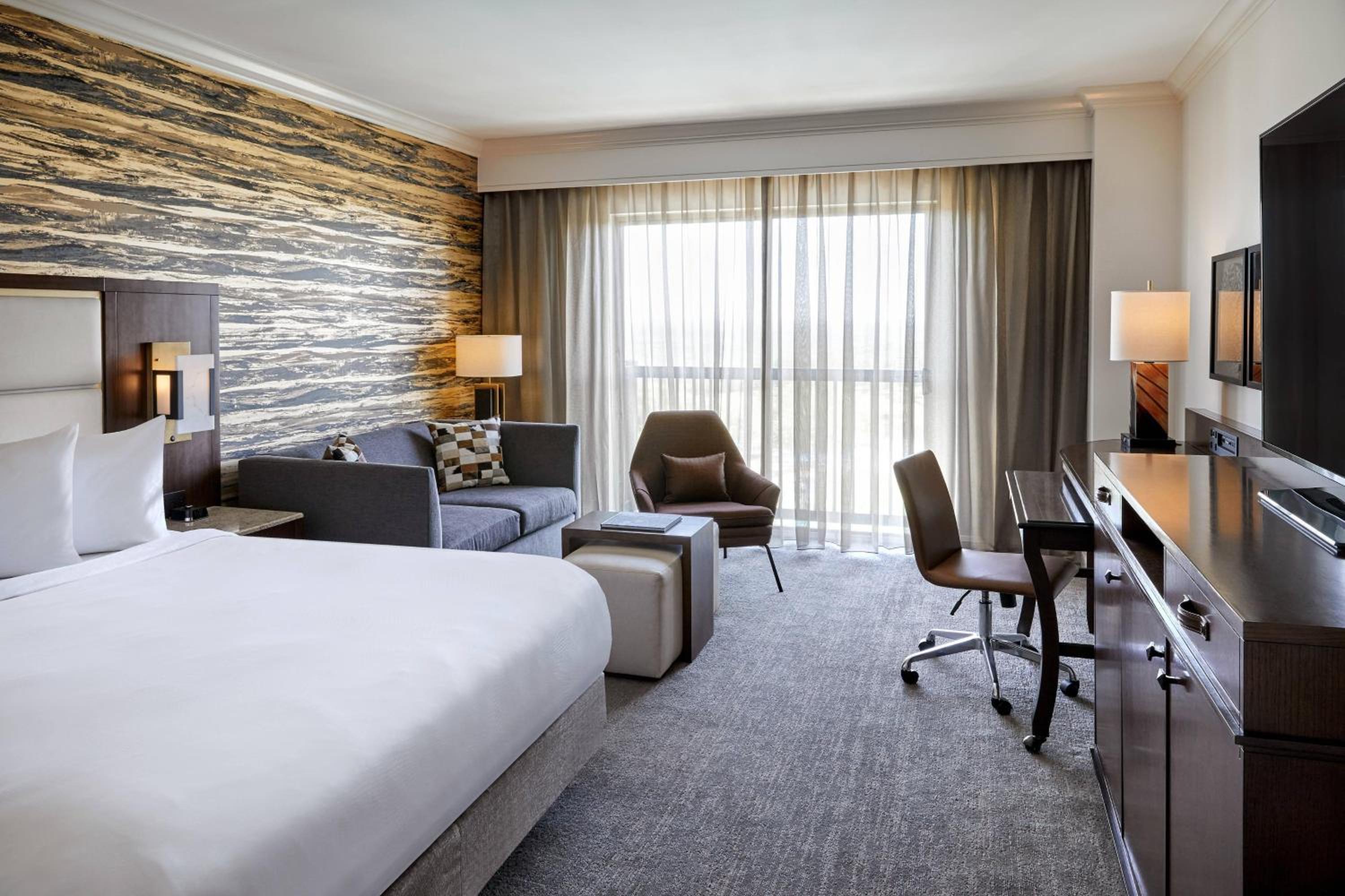 Walkout, Guest Room, King Bed, Sofa