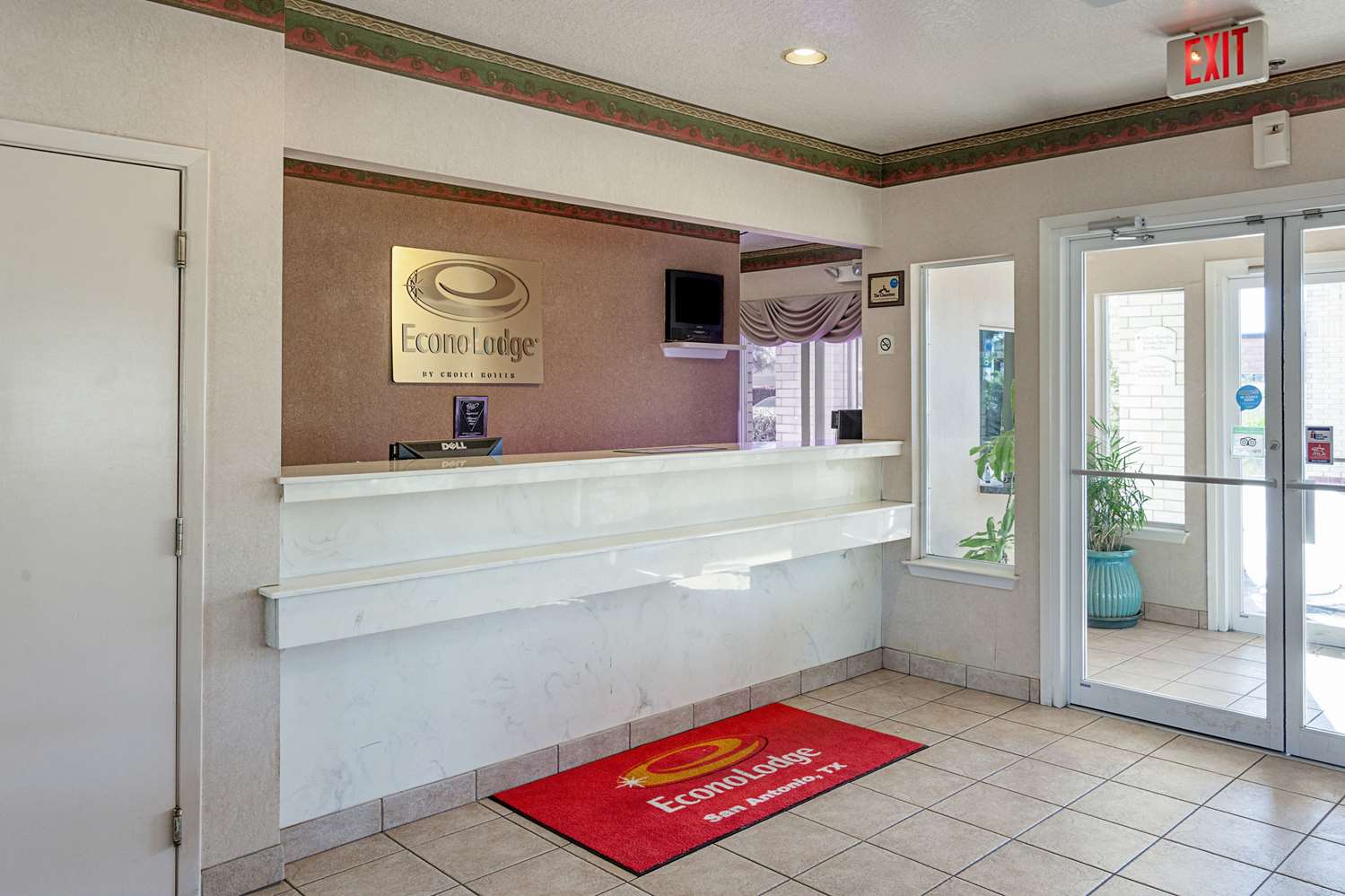 Econo Lodge Downtown South San Antonio TX photo5