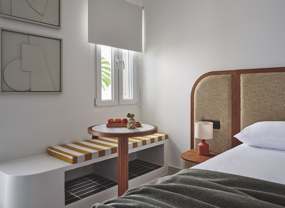 Evergreen, Retreat, King Bed, Lateral Side Sea View, Living Area