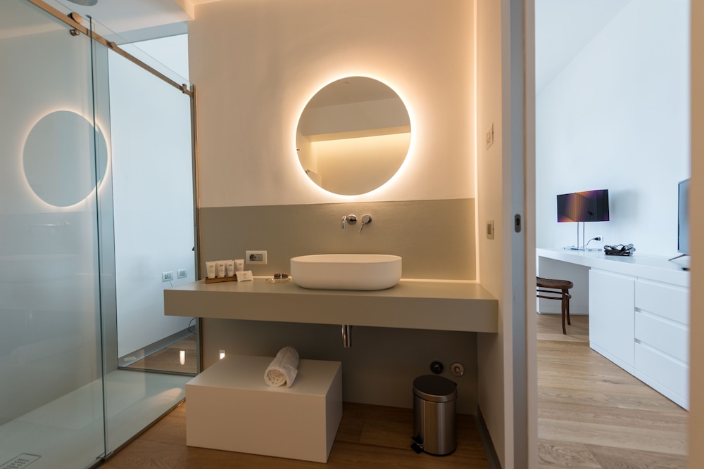 Unìco Boutique Hotel D'arte 47/50
