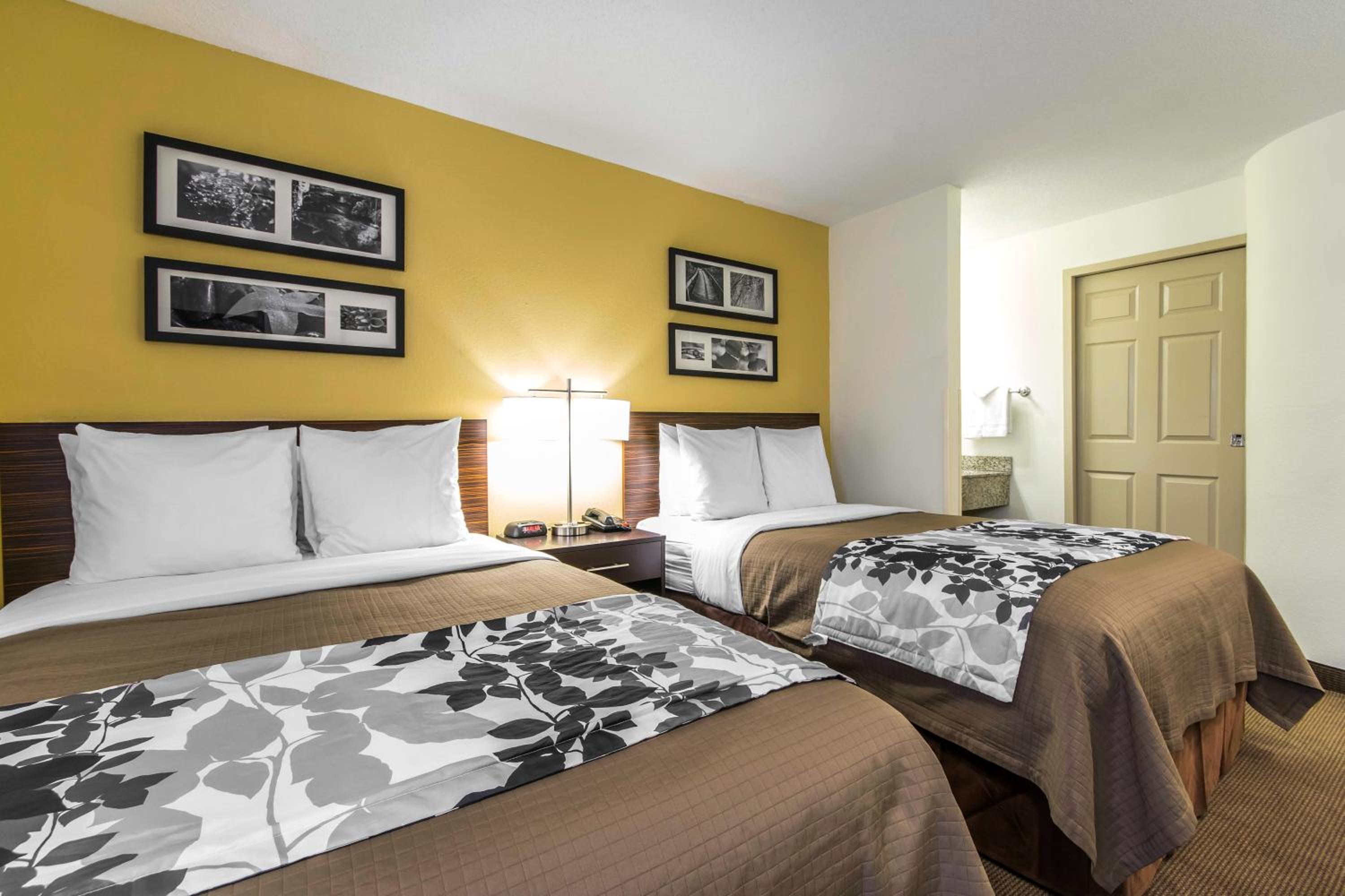 ROOM, 2 DOUBLE BEDS