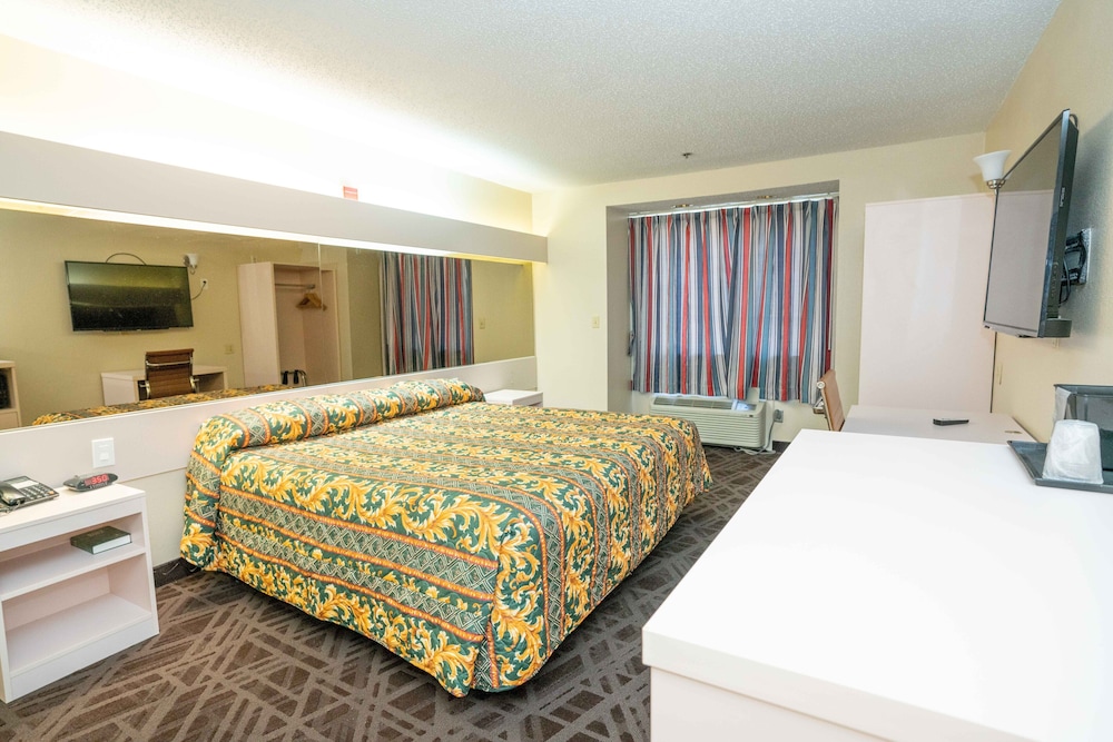 Regency Inn & Suites DFW 14/36