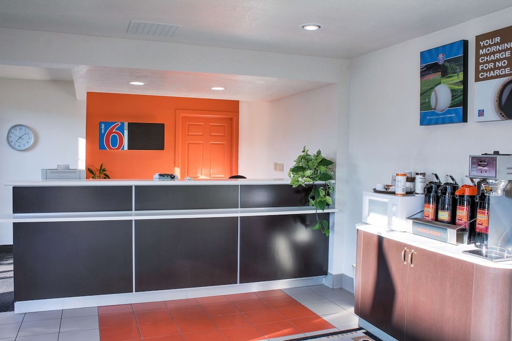 Lobby at Motel6 Bishop, CA, BISHOP - CA