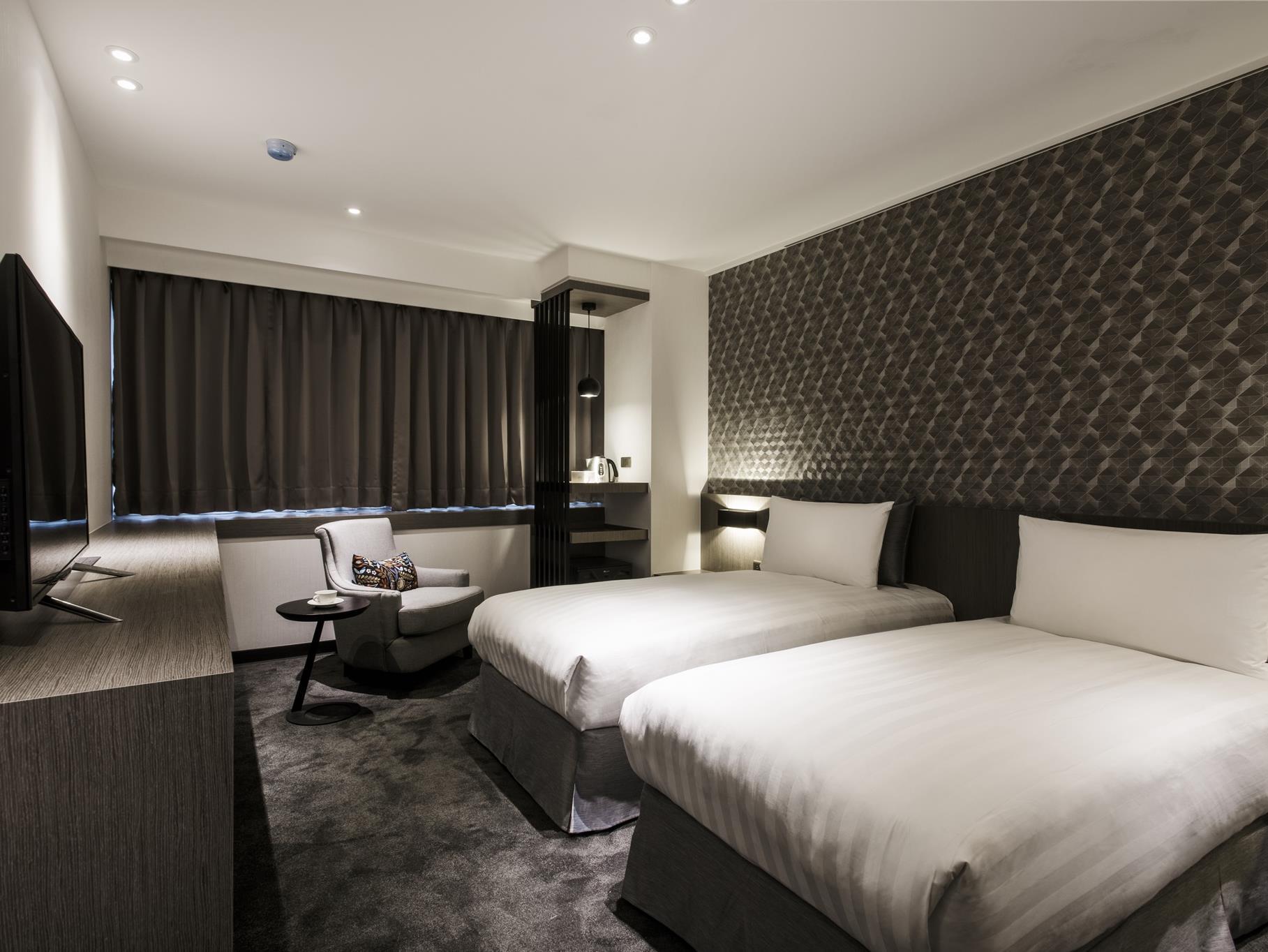 2 BEDROOMS, DELUXE