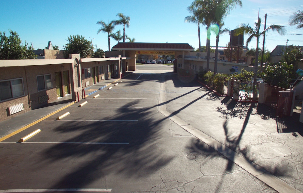 Tropic Lodge 27/50