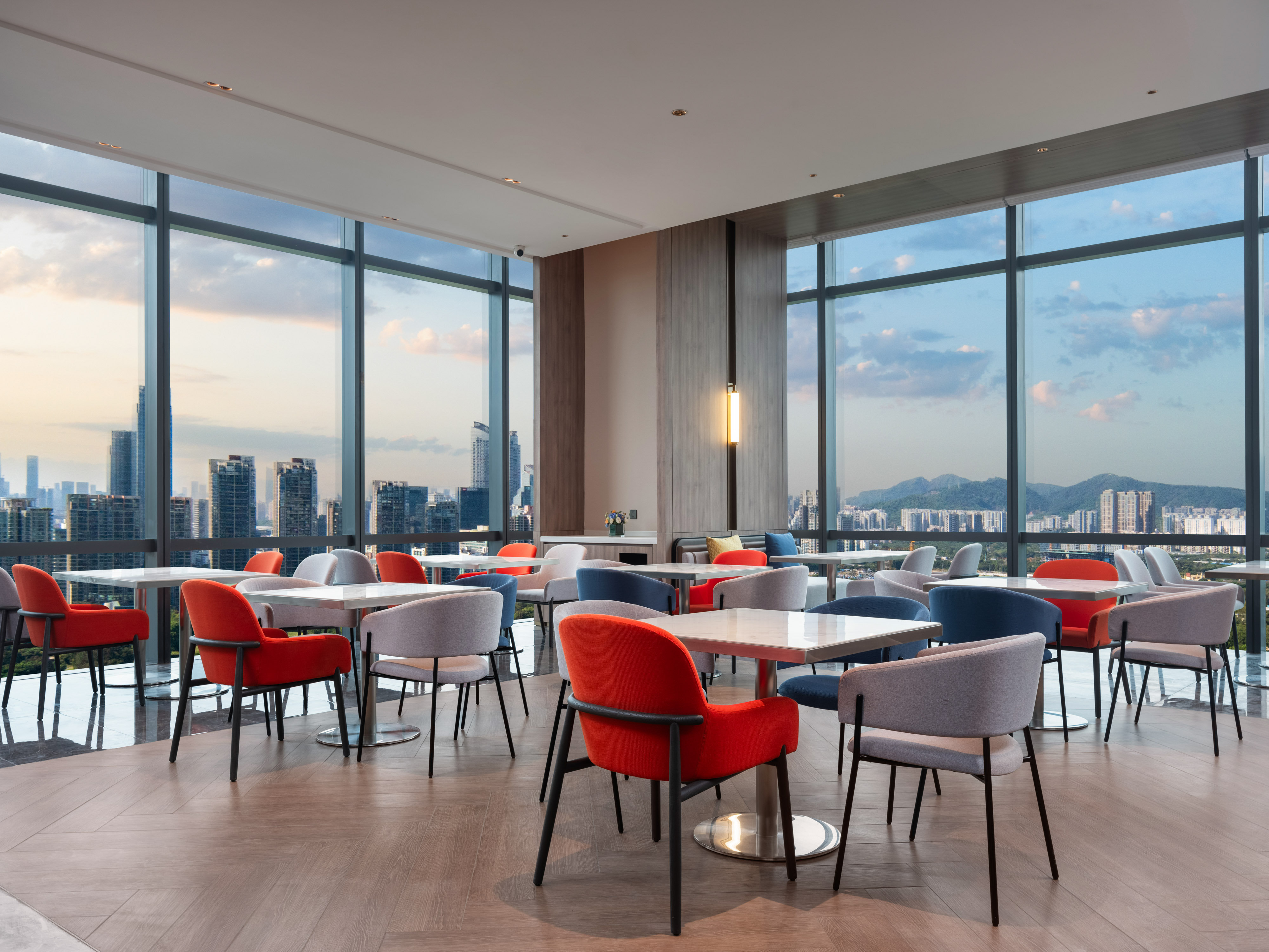 Holiday Inn Express Shenzhen Futian Center 45/63
