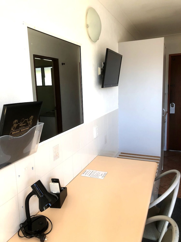 Port O Call Motel 36/54
