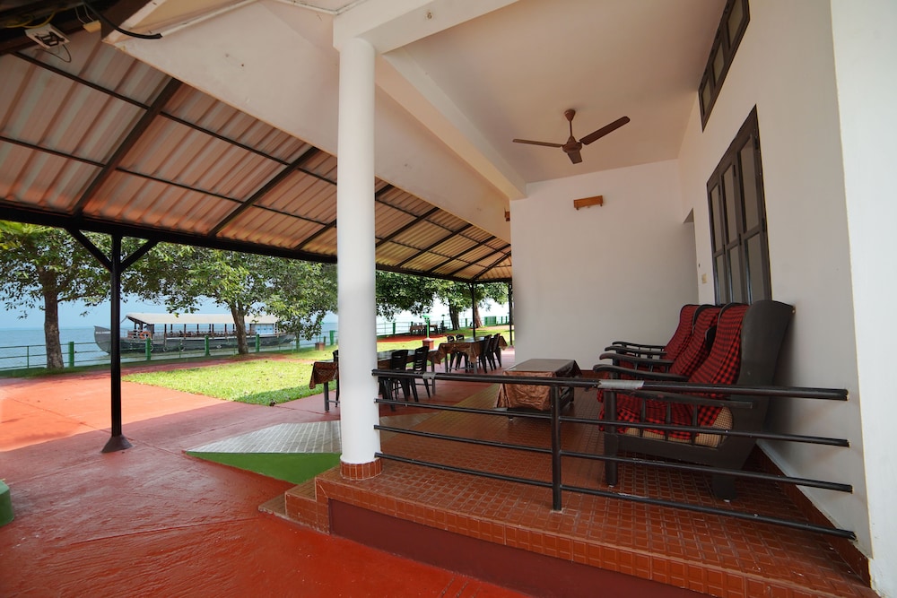 Illikkalam Lakeside Cottages 4/66
