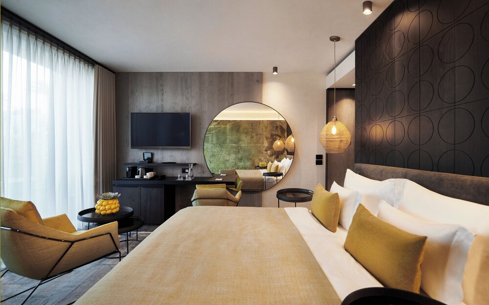 1 BEDROOM, PREMIUM