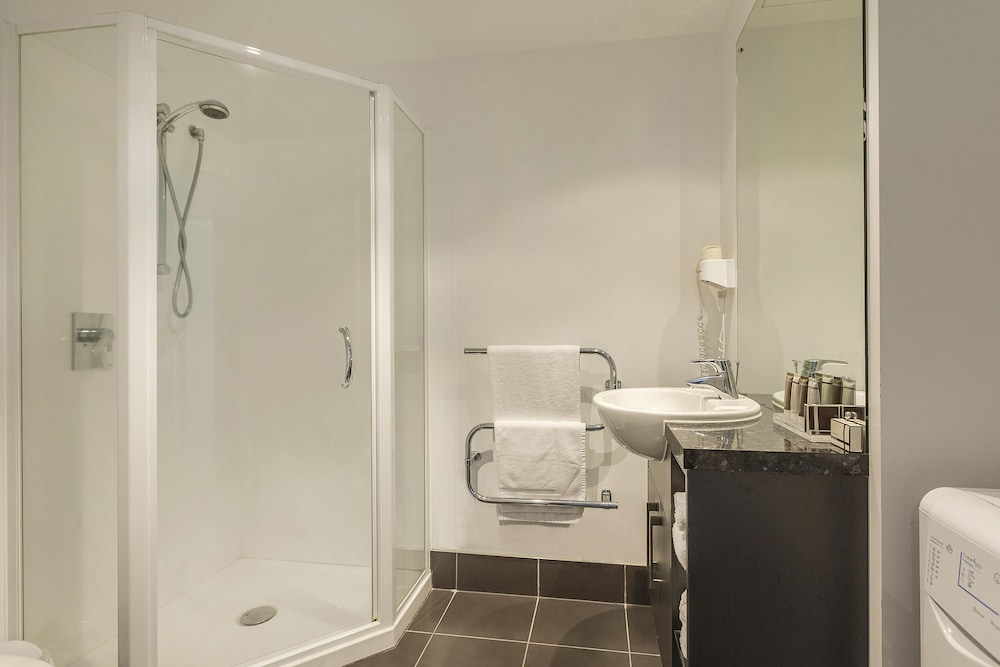 Barclay Suites 59/61