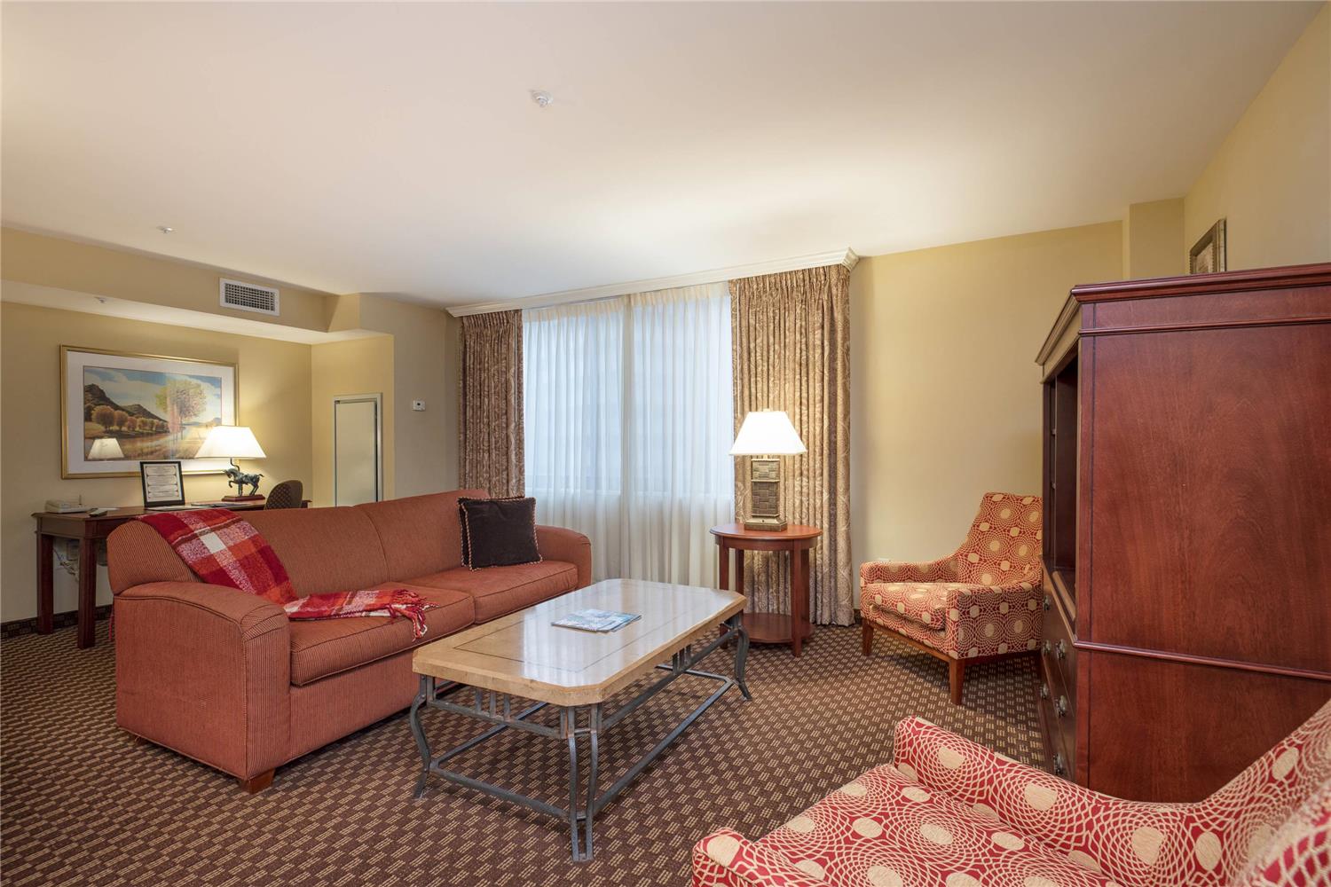 Clarion Collection Hotel Arlington Court Suites 10/28