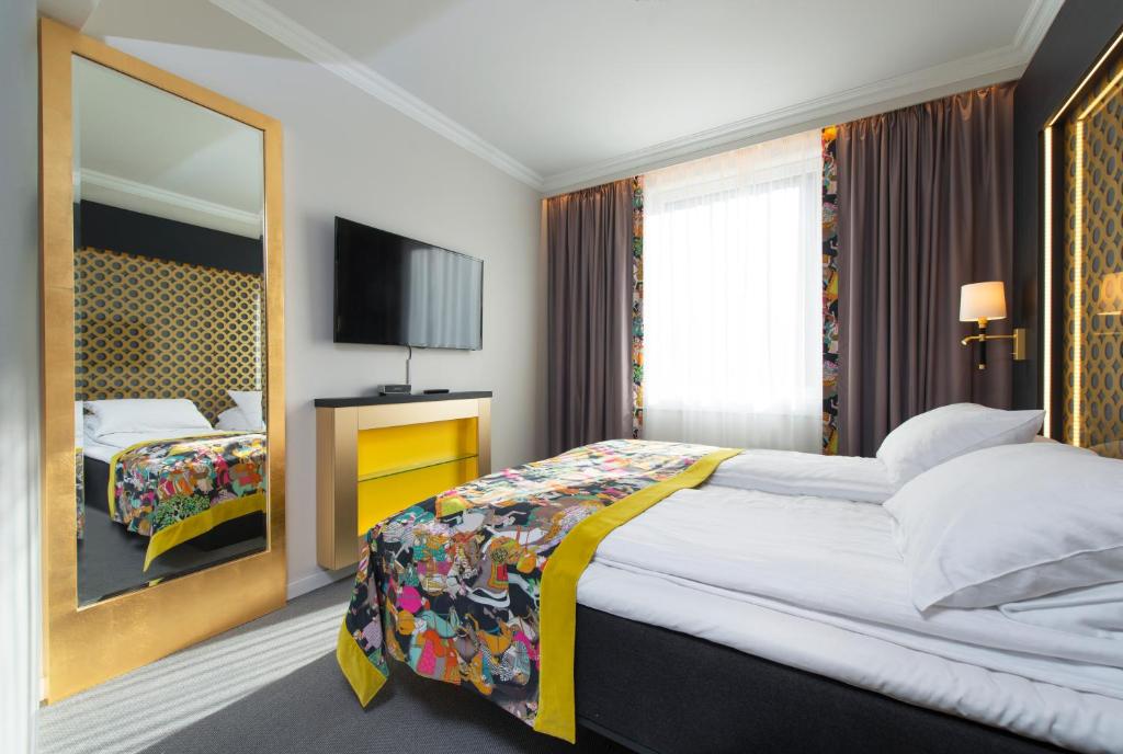 Room, Queen Bed