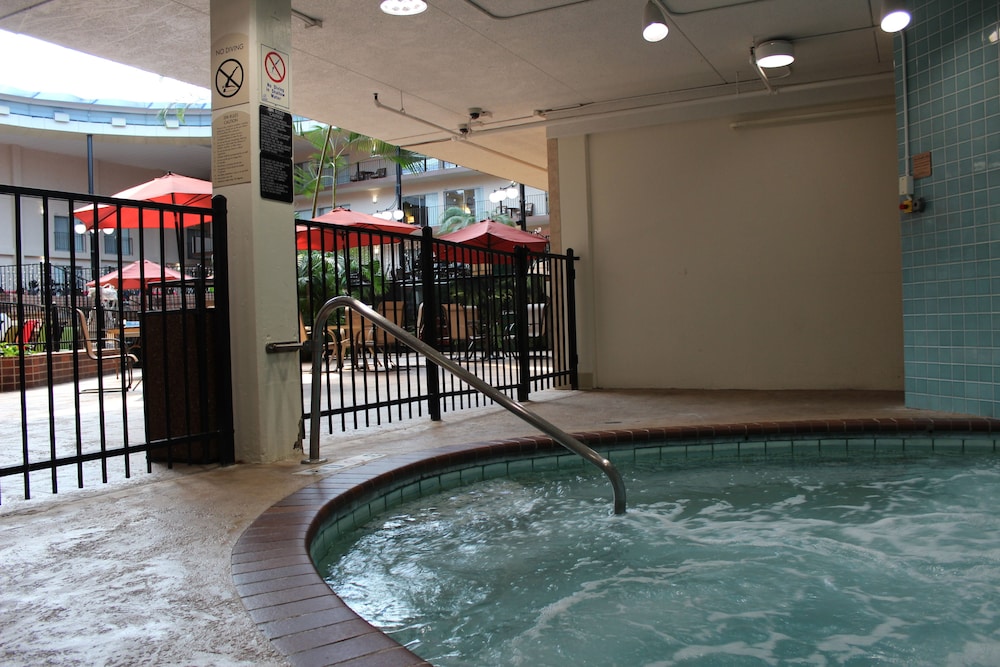 Holiday Inn Des Moines Airport Conf Center 24/79