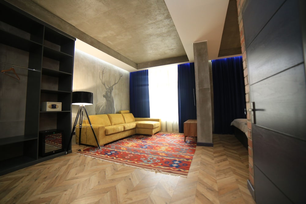 Bugu Hotel 24/46