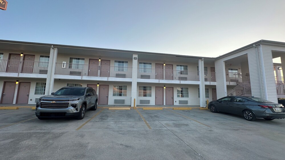 Carom Inn a Travelodge by Wyndham Denham Springs/Baton Rouge 21/33
