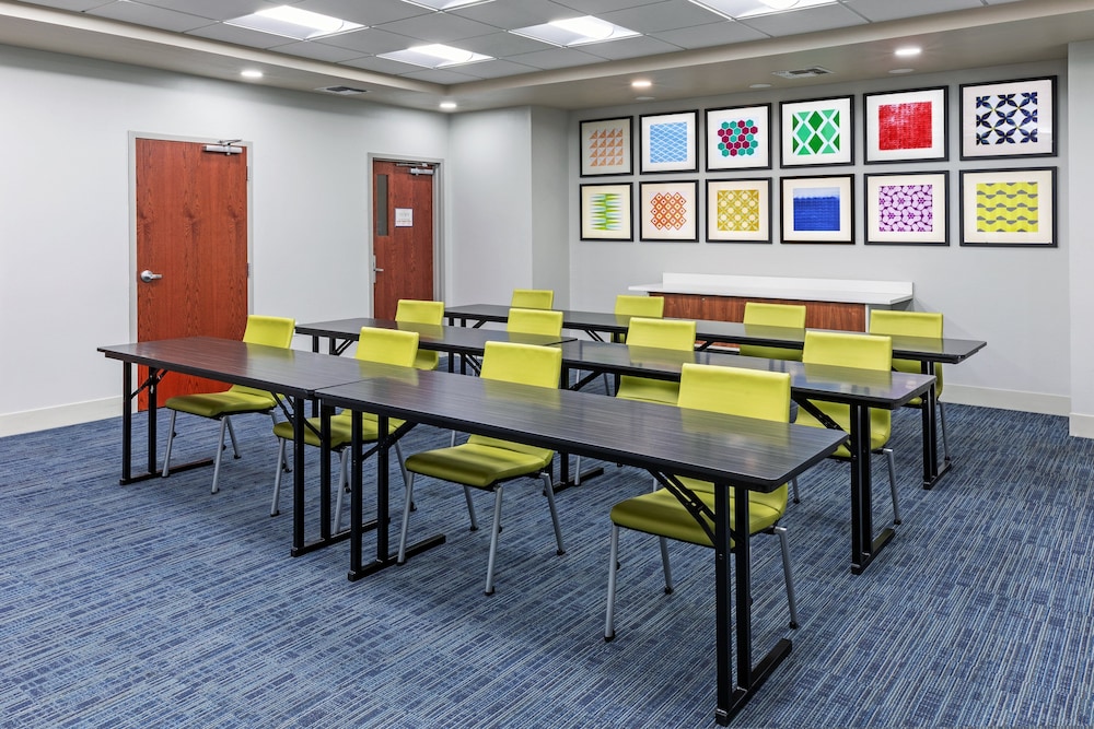 Holiday Inn Express Hotel & Suites Shreveport - West 65/68
