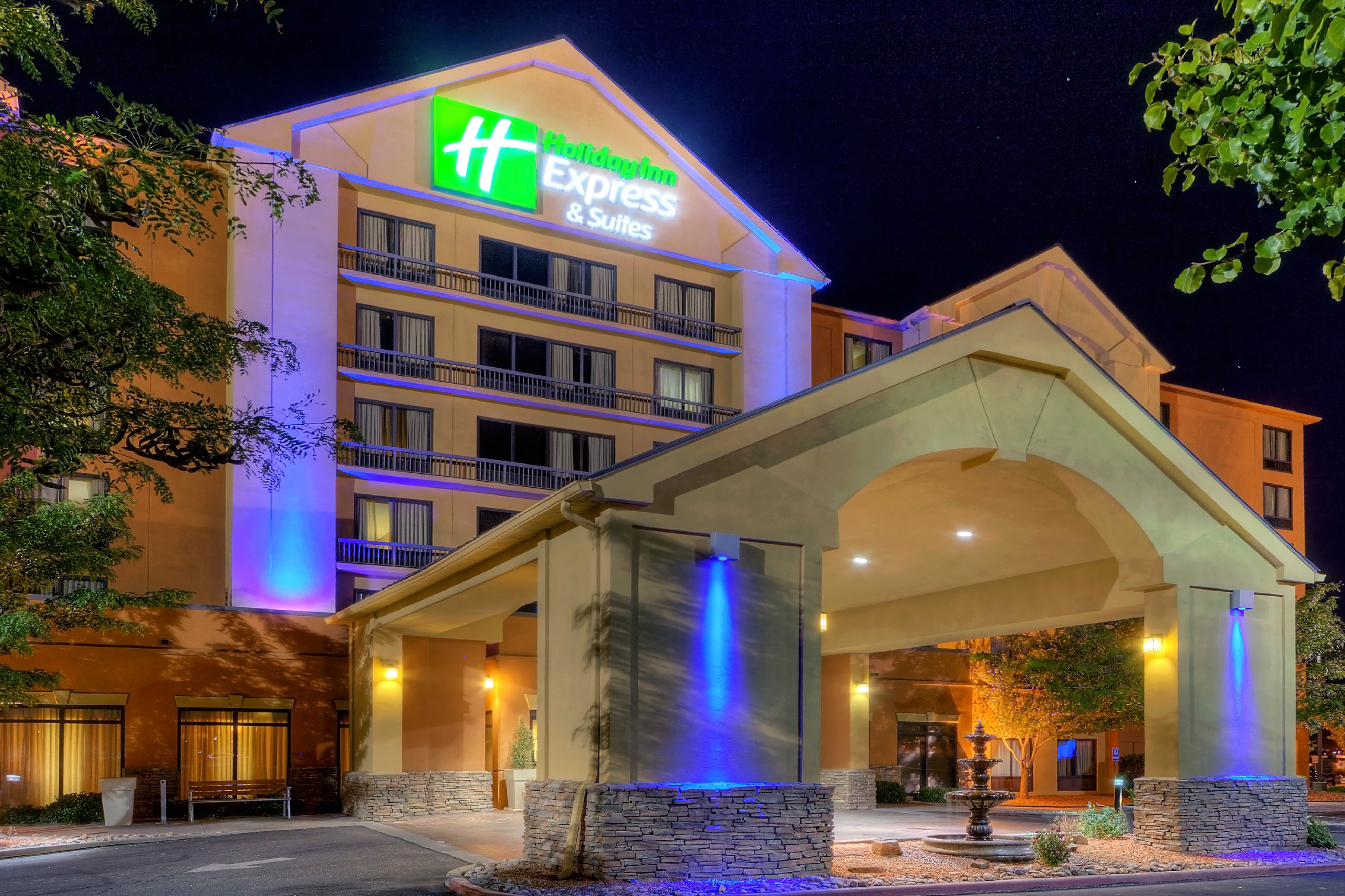 Holiday Inn Express Hotel And Suites Albuquerque Midtown 1/26