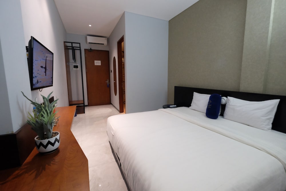 SUPERIOR, DOUBLE OR TWIN BED