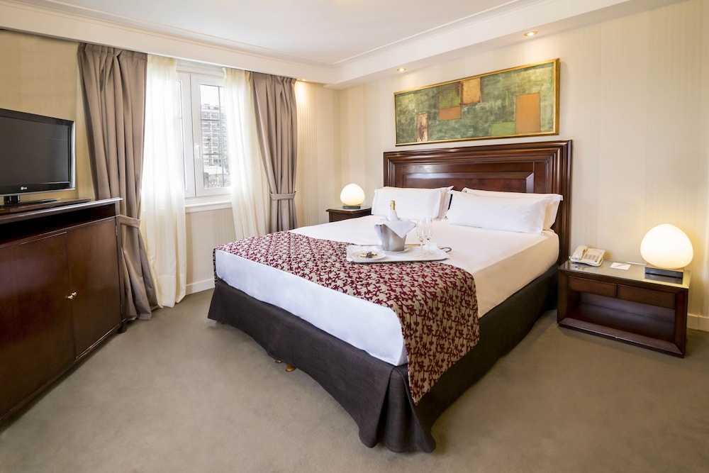 جناح مفردة بسرير كوين