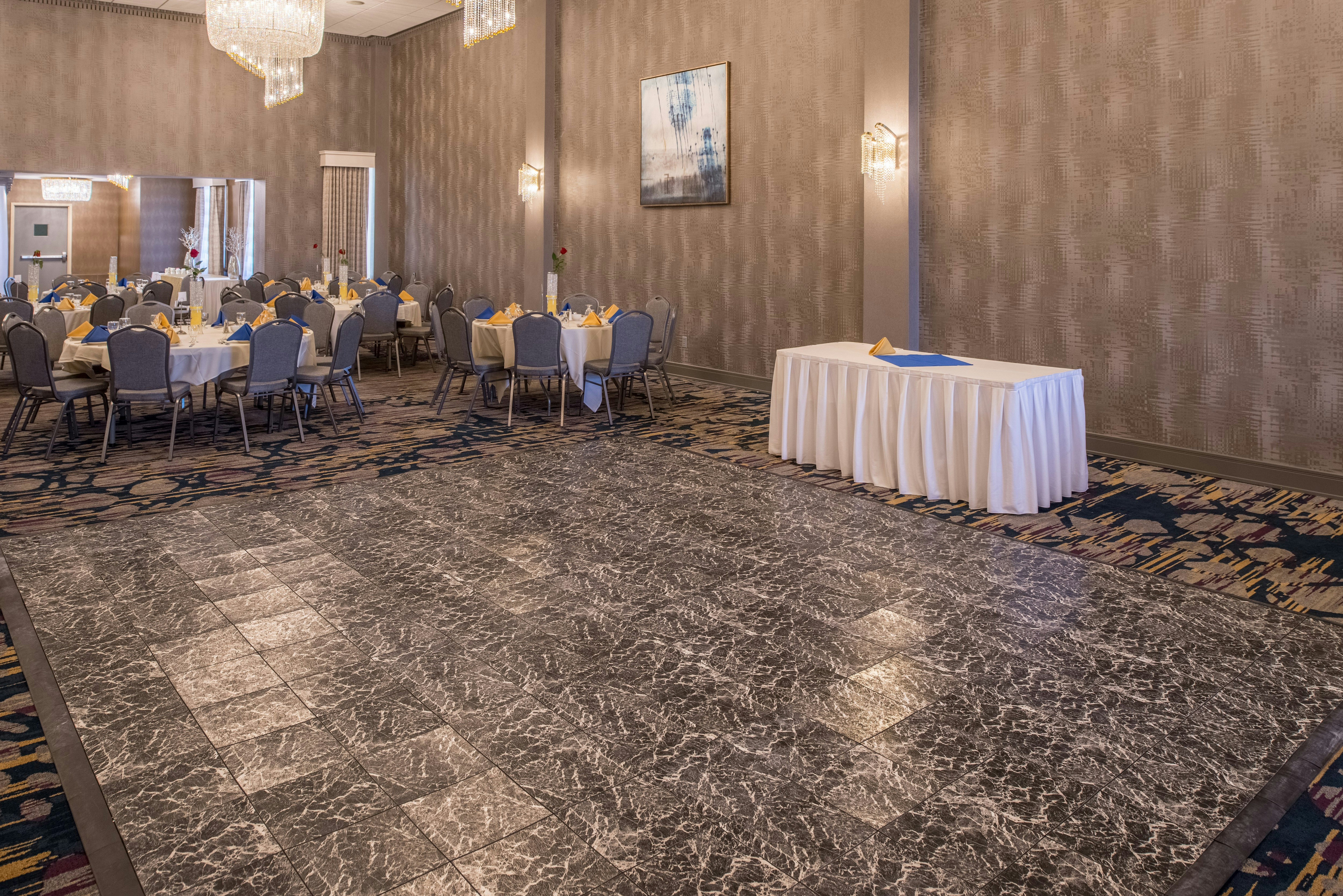 Doubletree By Hilton Utica 77/79
