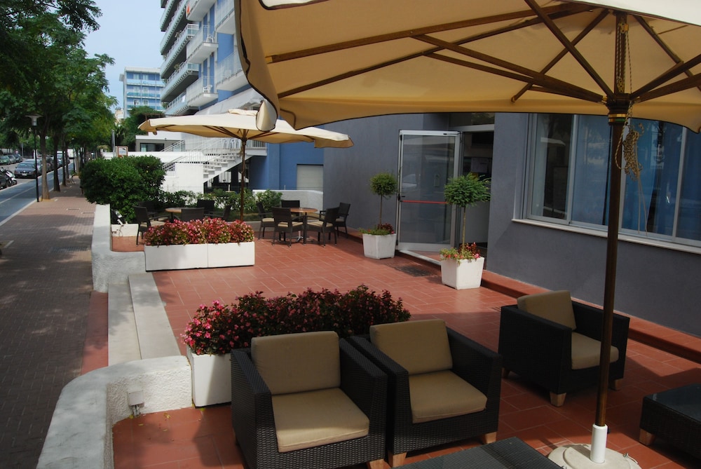 Hotel Embassy Pesaro 23/35