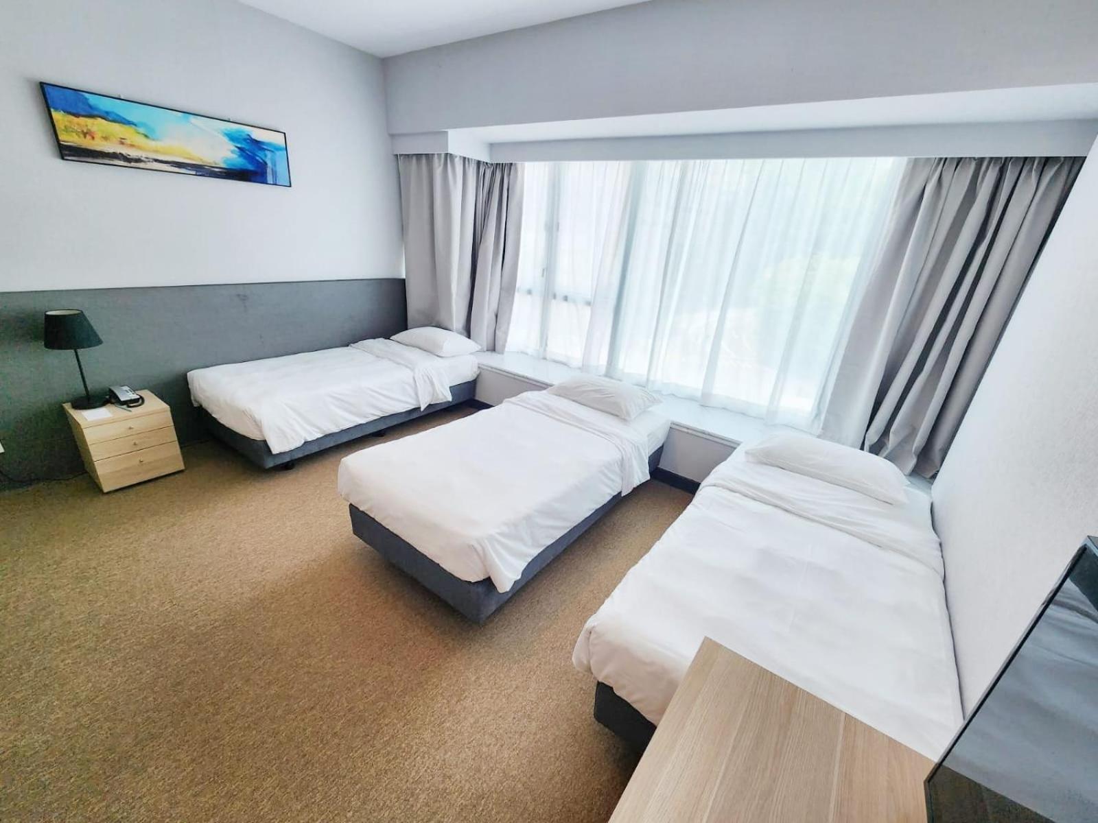 Superior Three Beds Room
