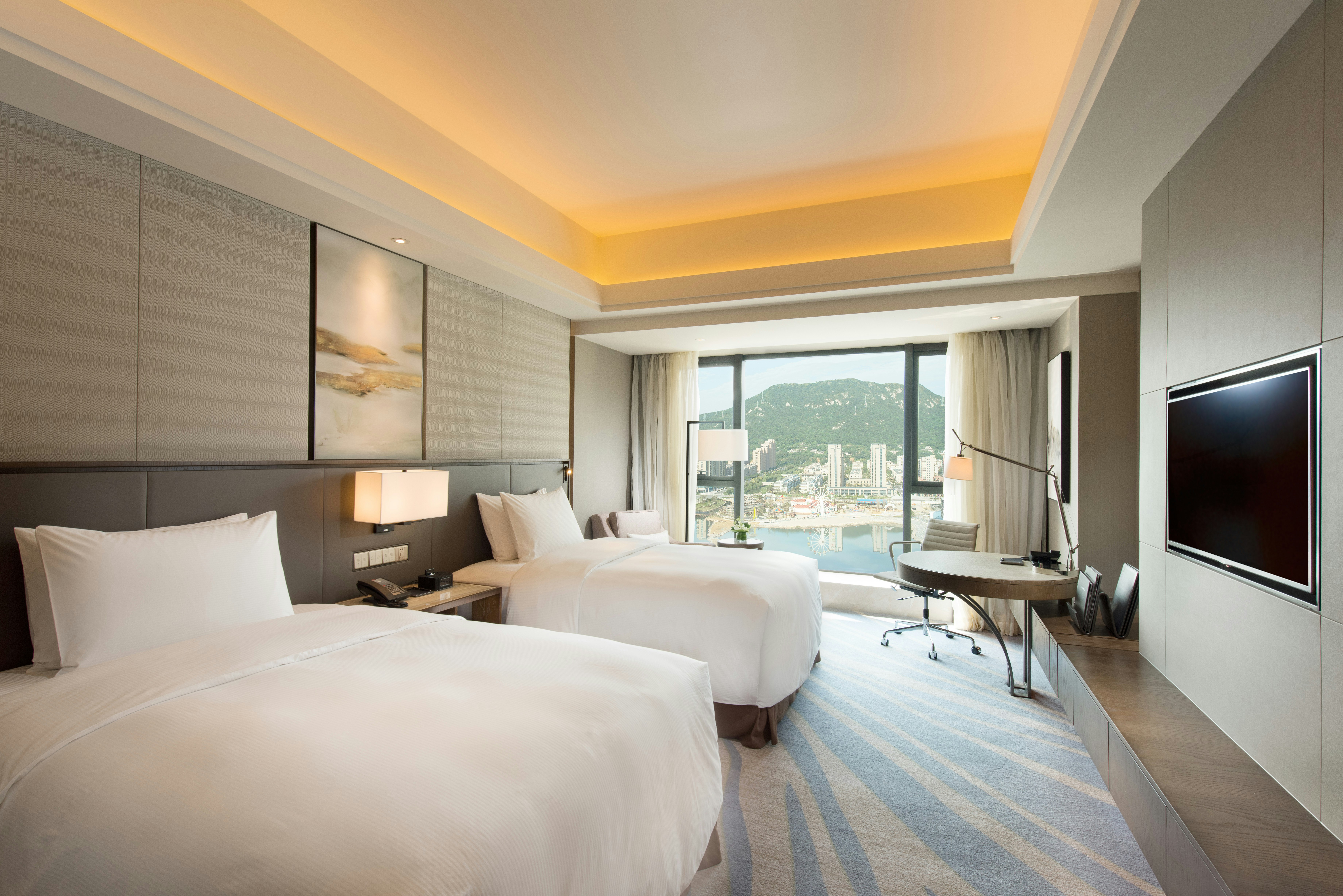 Deluxe, Twin Beds, Lake View
