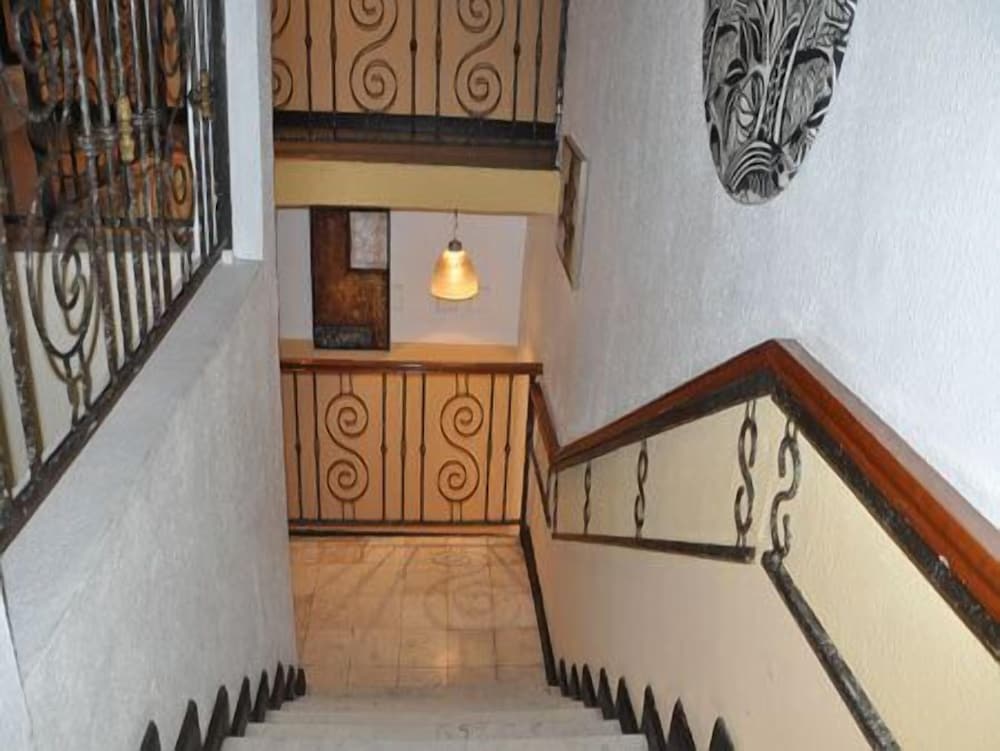 Solitude Hotel Yaba photo4