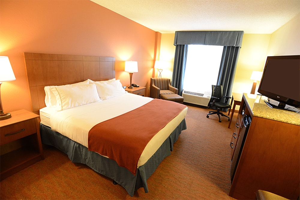 Holiday Inn Express Suites Coralville 22/67