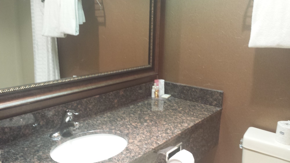 Travelodge By Wyndham Lloydminster 33/33