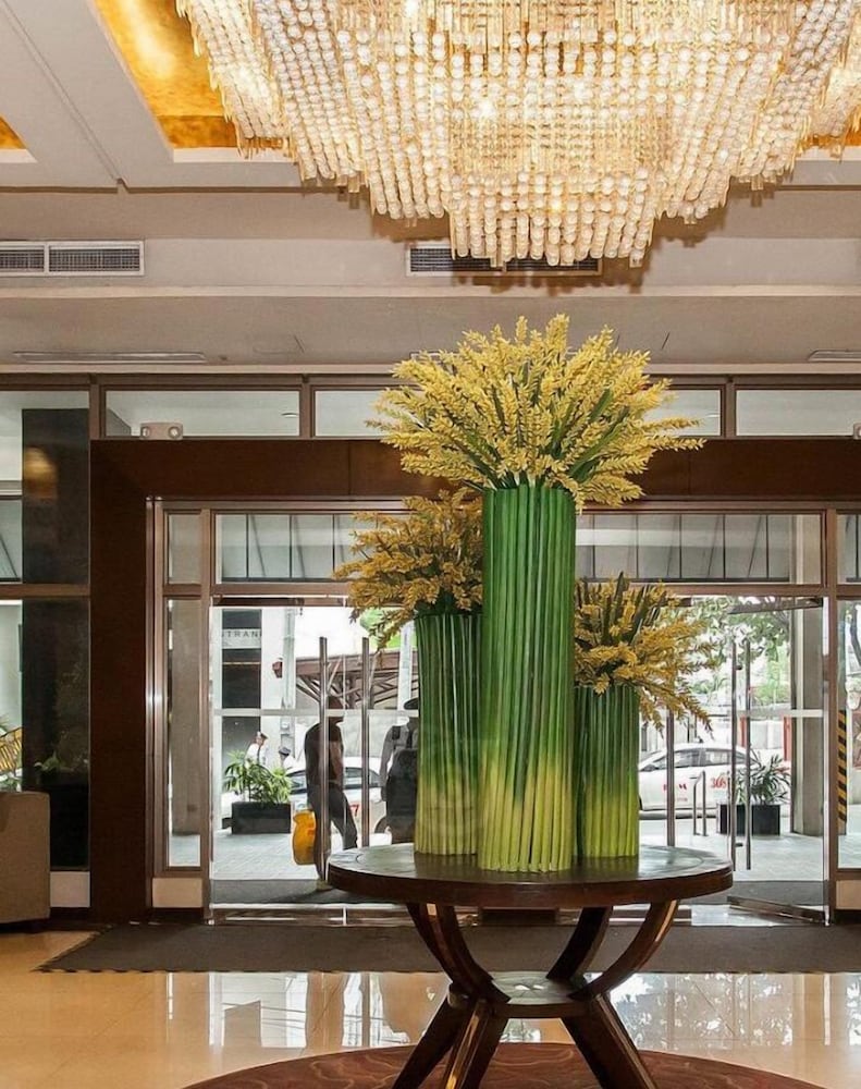 Mandarin Plaza Hotel 9/53