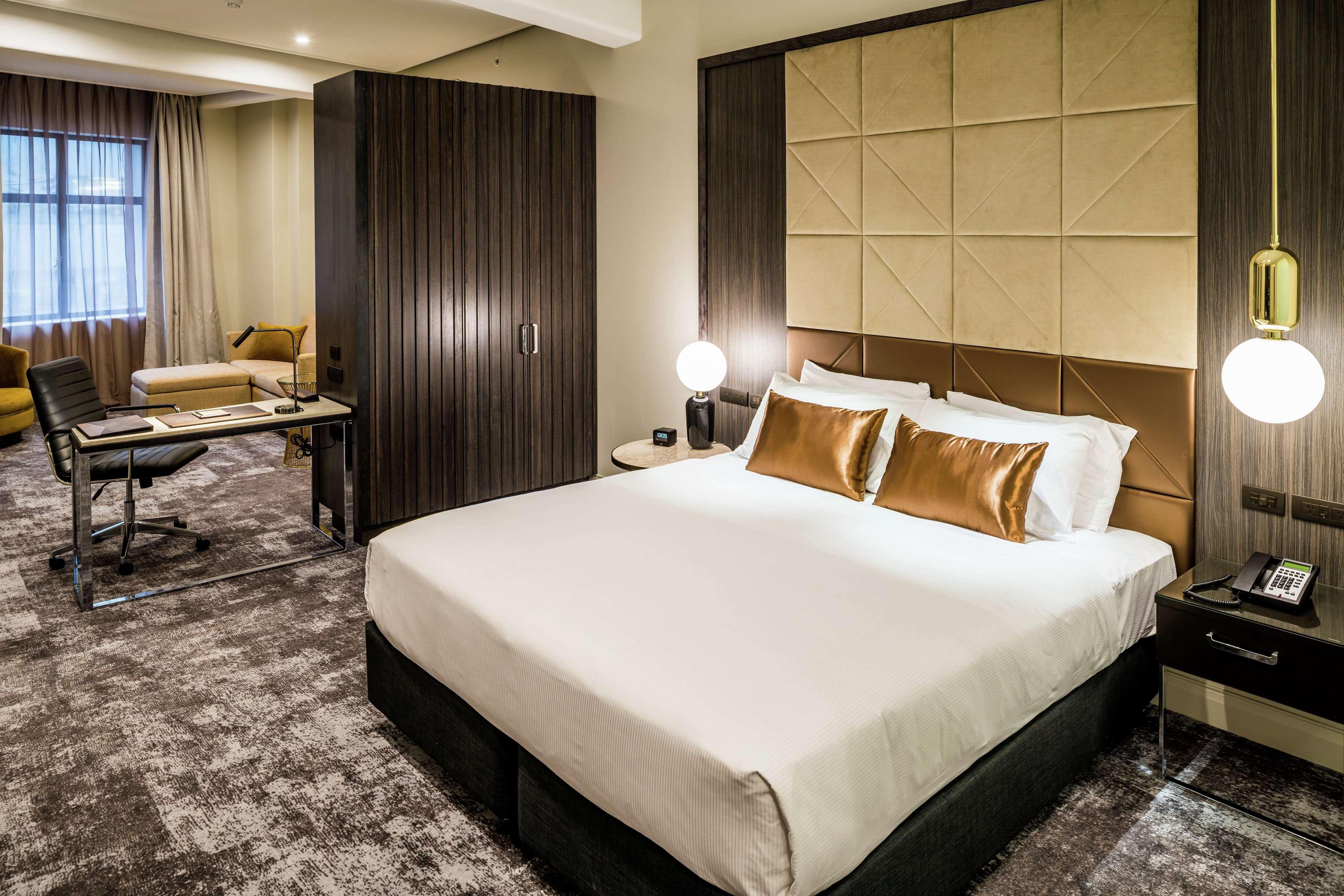 1 BEDROOM, JUNIOR SUITE, KING BED