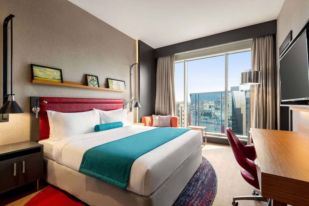 ROOM, KING BED