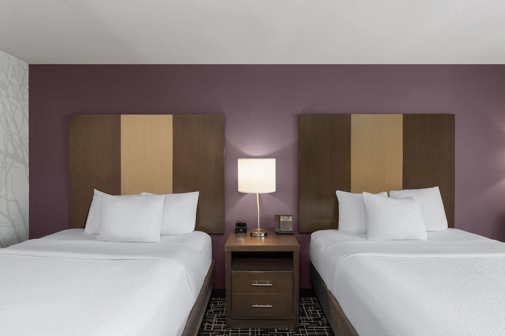 La Quinta Inn & Suites by Wyndham Fayetteville 19/59