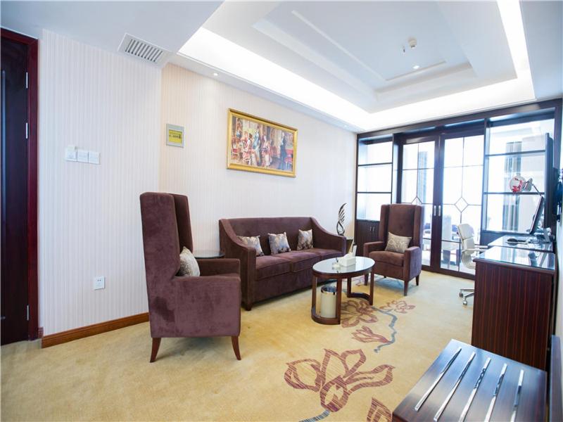 Vienna International Hotel (Zhumadian Huayuan Xuefu) 22/37