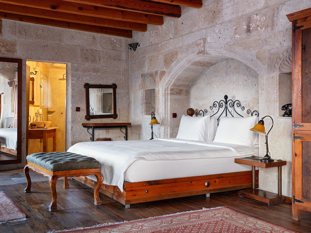 Kelebek Special Cave Hotel 28/84