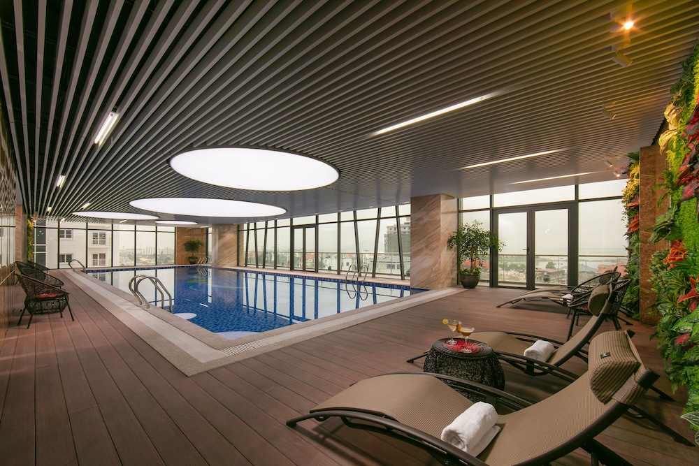 Ha Long Marina Hotel 17/32