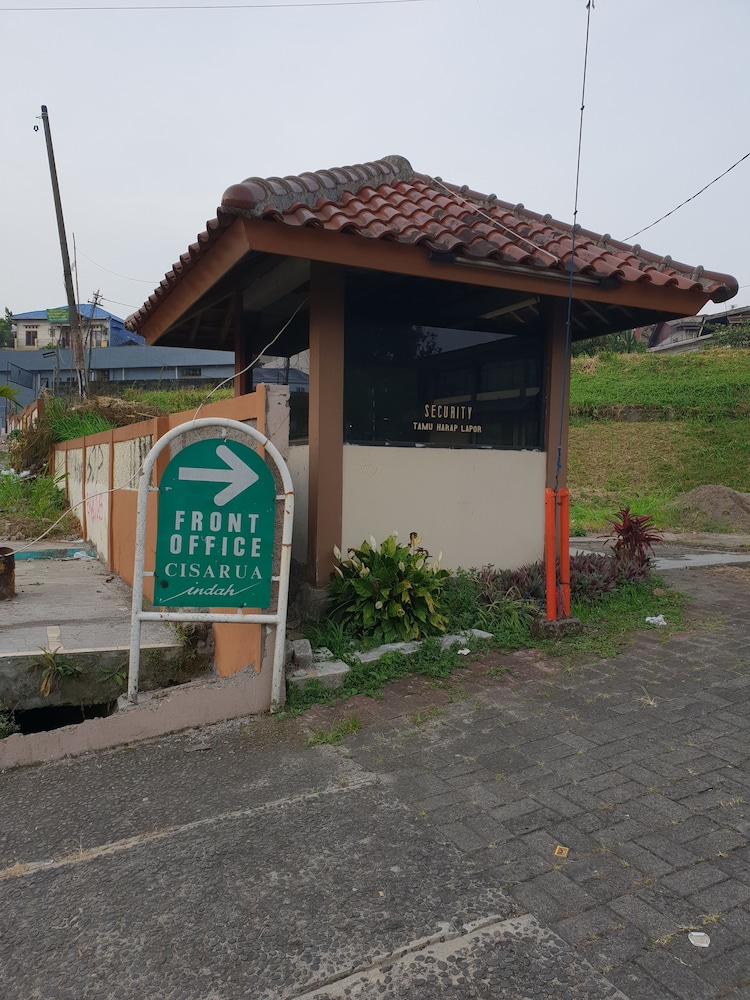 Hotel Cisarua Indah 1/36