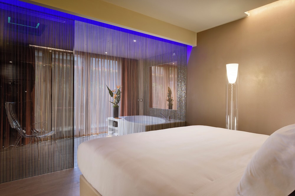 WELLNESS, JUNIOR SUITE, KING BED, GROUND FLOOR