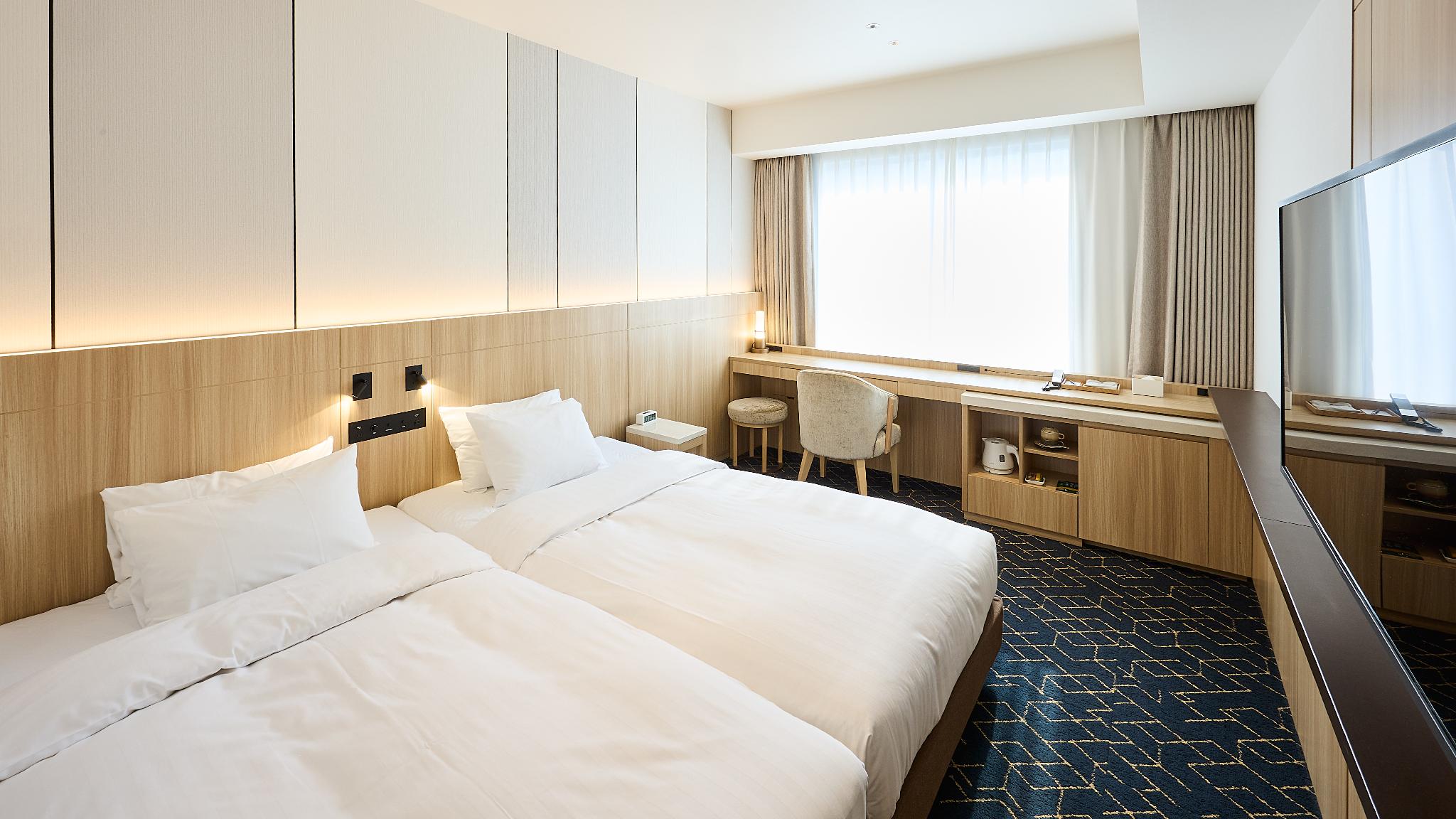 HOLLYWOOD, TWIN BEDS